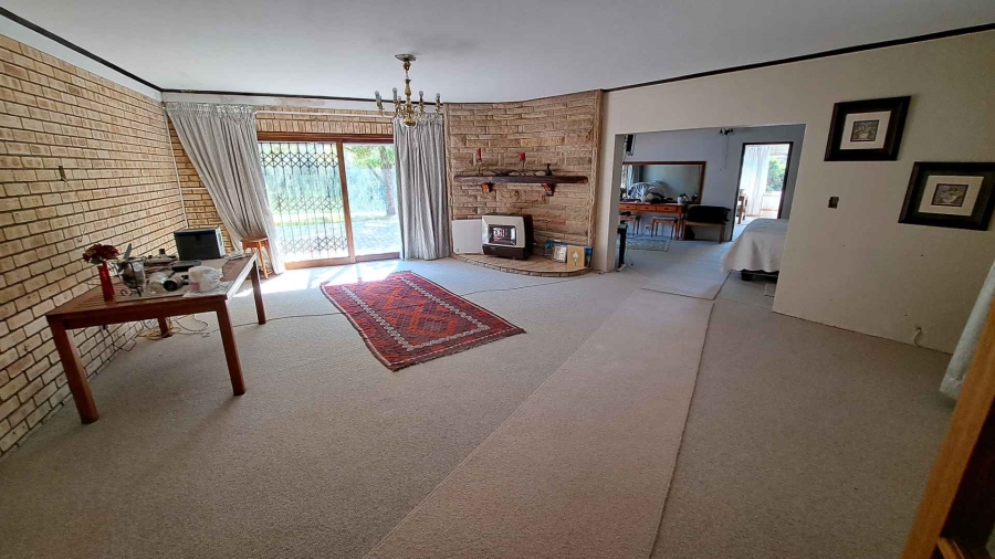 8 Bedroom Property for Sale in Clarens Free State